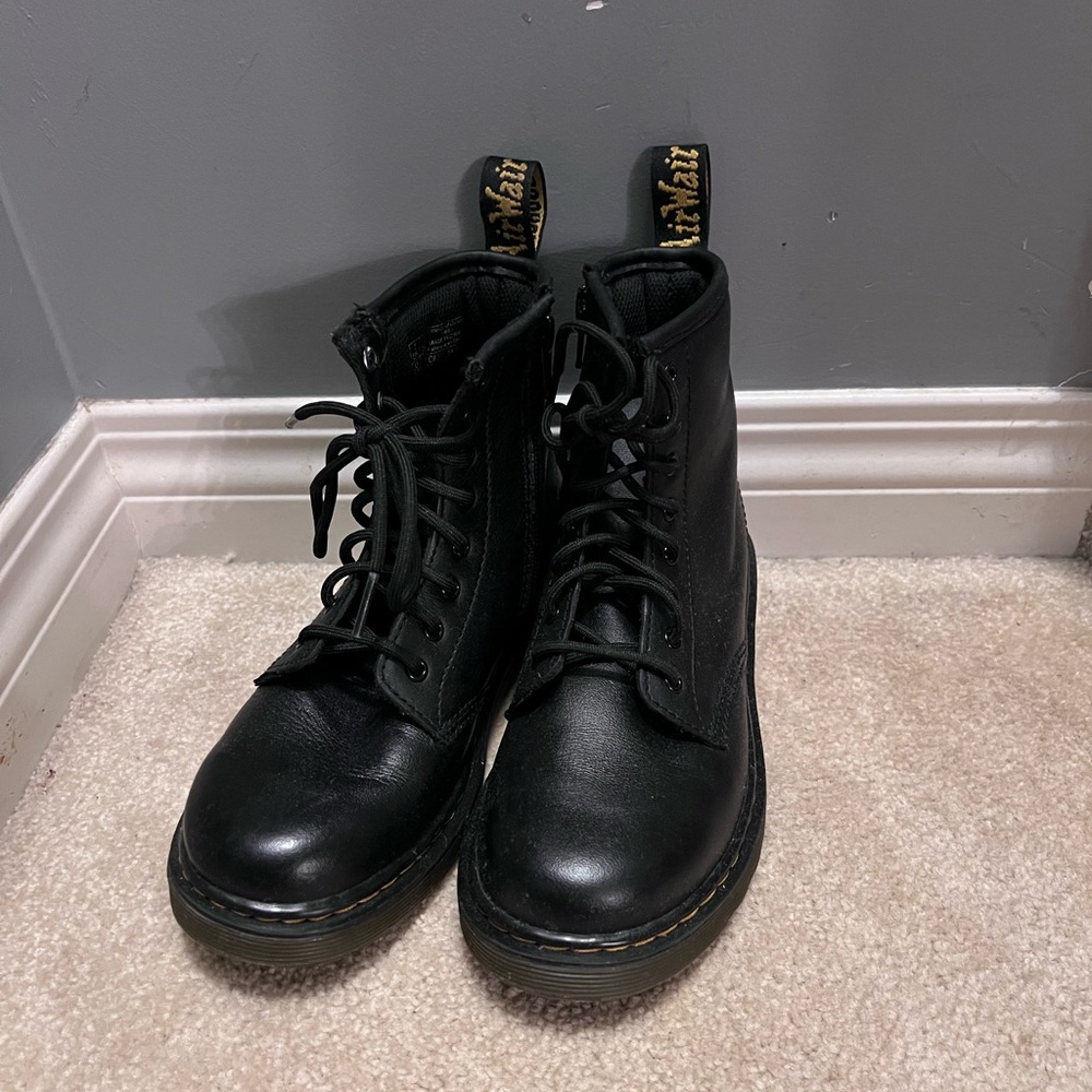 Black Dr Martens kids boots size 2 in great condition